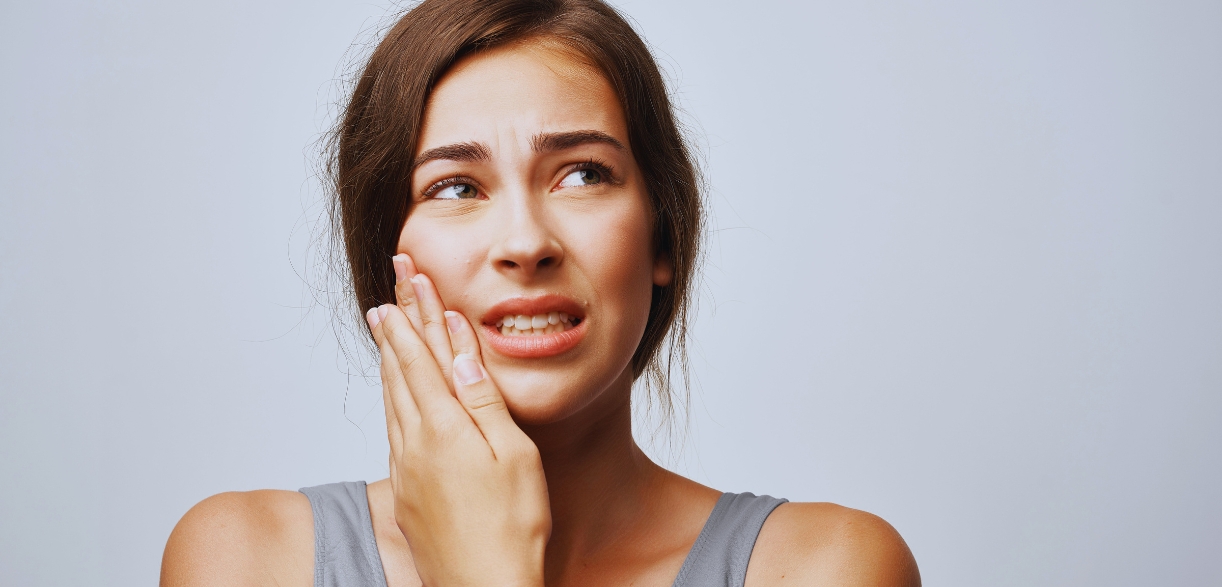 How To Manage Dental Pain Until You See An Emergency Dentist